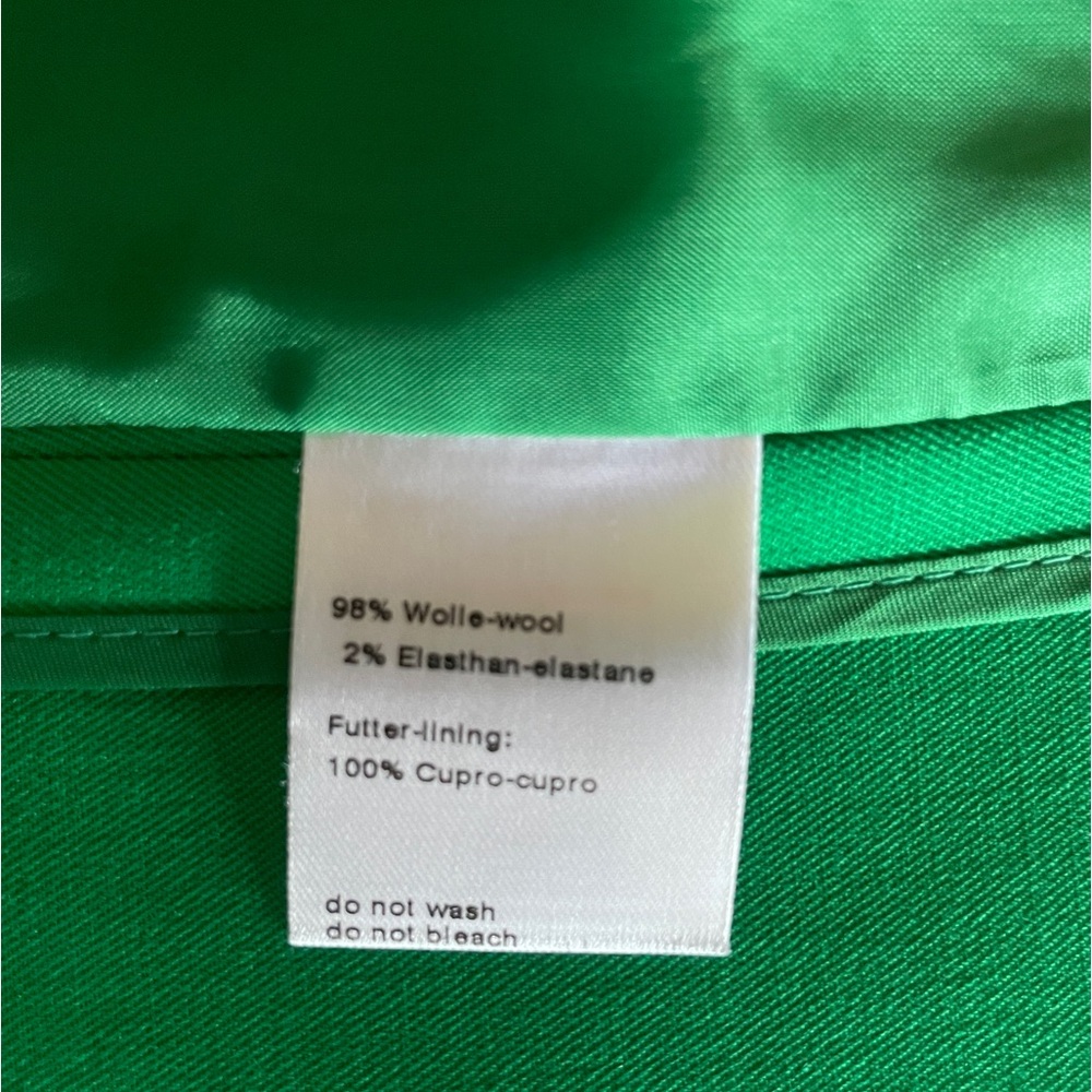 Akris Punto Emerald Wool Statement Blazer – Size 12 – Luxury Collector Piece - Picture 9 of 10